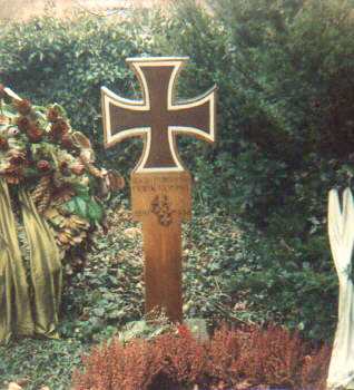 Tumba del mariscal en el cementerio Herrlingen , Alemania.